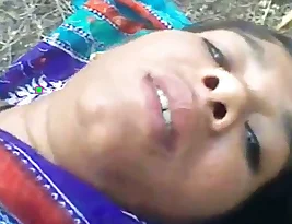 Married Indian woman has hot sex with her husband’s friend outside