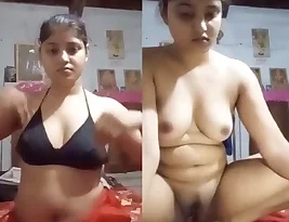 Hot Indian girl sends sexy selfies and poses for MMS