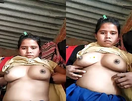 Boob show from a free-spirited village girl