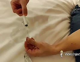 Treatment of abdominal pain with a rectal thermometer and jade stone inserted in the anal cavity.