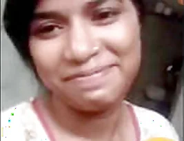 A Pakistani woman from Karachi shares some intimate moments with her boyfriend.