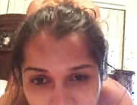 A married Indian woman cumming hard on her pussy while being toyed with.