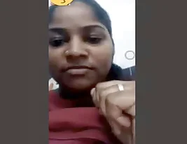 A young Tamil woman masturbates on a video call.