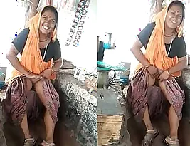 Indian auntie exposing her private part