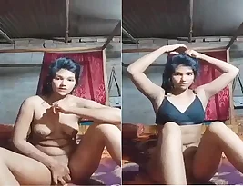 Hot amateur Bangladeshi girl exposes her tits and pussy