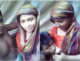 Beautiful actress from Bagla Boudi sucking Debar’s boobs