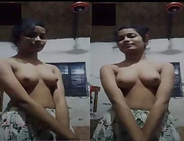 Young Indian girl exposed her tits.