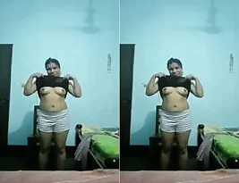 This is the only exclusive video of a beautiful and shy Indian girl who exposes her succulent melons.
