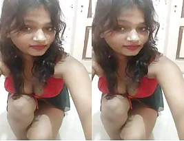 Beautiful Sarika gives blow job and penis fuck in video.