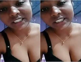Amateur porn showing a naked body of a hot Indian girl