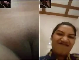An exclusive video of an Indian lover showing his Bangladeshi girlfriend’s private part.