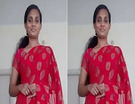 This is the second part of Tamil Bhabhi’s bathtub solo, which is rather shy and yet rather sensual.