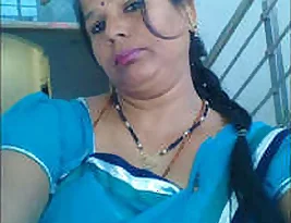 More leaked videos of hot Indian bhabhi in action.