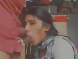 Pretty girlfriend loves to give blow job
