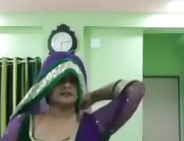 An Arab Bhabi dances porn video.
