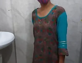 Beautiful Indian woman seduces her lover in the bathroom.