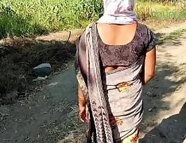 Desi women sexual experience on their way back from the farm
